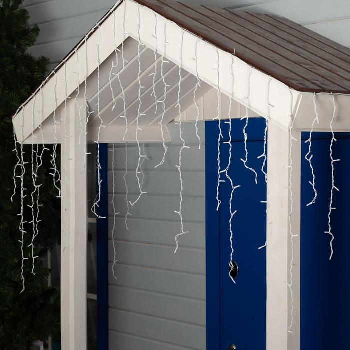 Гирлянда «Бахрома» 3 × 0.9 м, IP44, УМС, белая нить, 232 LED, свечение красное, 220 В Гирлянда «Бахрома» 3 × 0.9 м, IP44, УМС, белая нить, 232 LED, свечение красное, 220 В