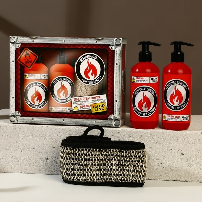 Подарочный набор косметики &laquo;Незаменимый чистый запас&raquo;, гель для душа, шампунь для волос, 2 х 300 мл и мочалка для тела, HARD LINE