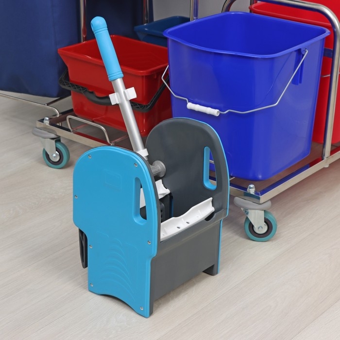 Тележка уборочная «Виолета», стандарт, 2×25 л, 2×8 л, 2 лотка, комплектация с нейлоновым мешком, 135 л Тележка уборочная «Виолета», стандарт, 2×25 л, 2×8 л, 2 лотка, комплектация с нейлоновым мешком, 135 л