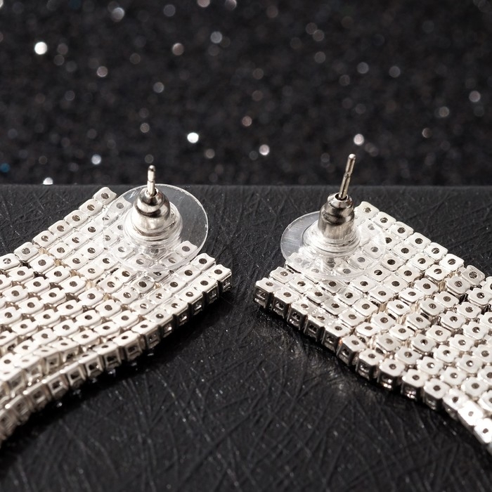 Серьги висячие со стразами &laquo;Водопад&raquo; крупный квадрат, цвет белый в серебре,10 см