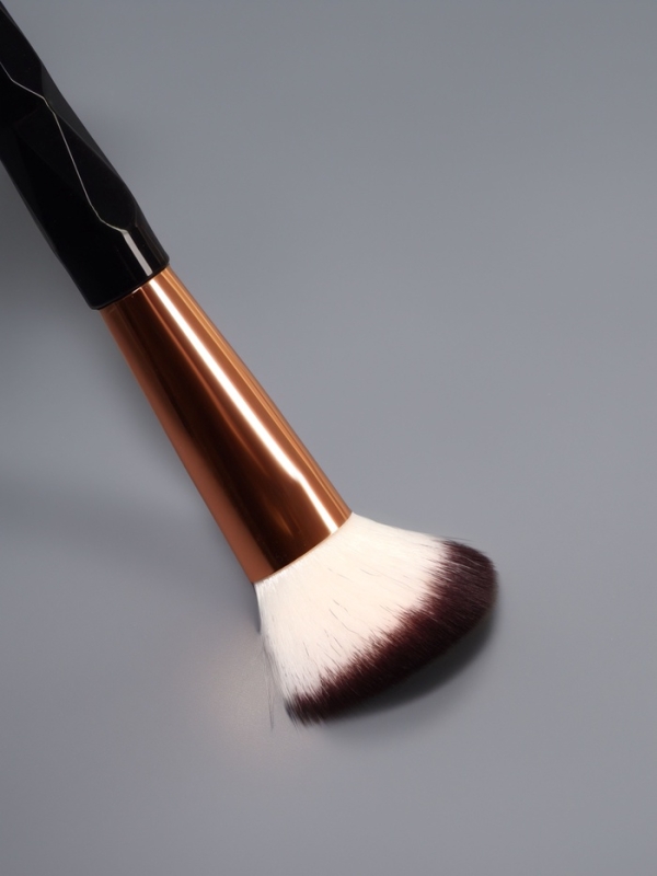 Набор кистей д/макияжа 7шт 20см нейло/пластик черный пакет QF