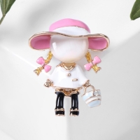 Брошь &laquo;Девочка&raquo; в шляпке, цветная в золоте