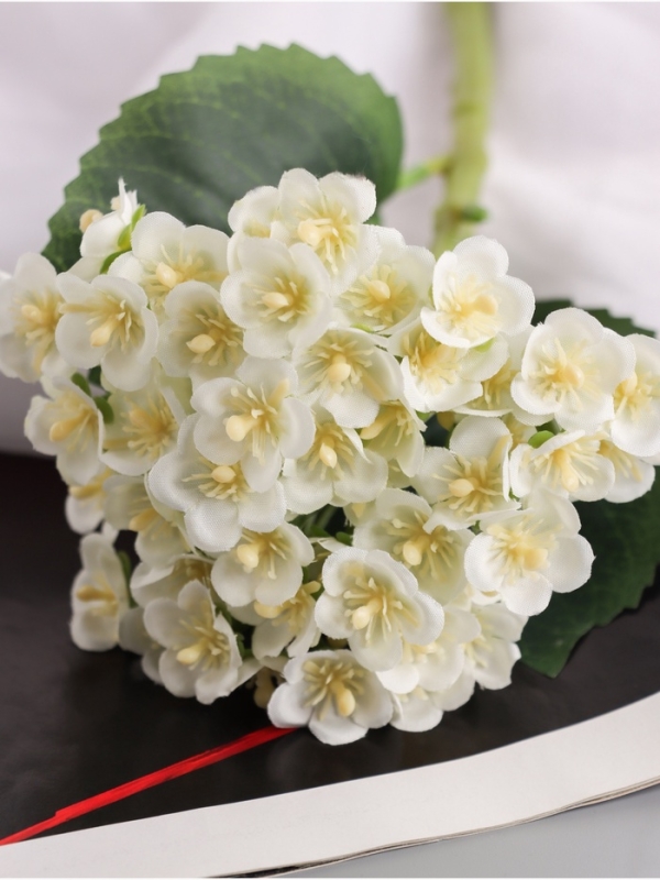 Букет "Пеларгония элит" 30 см, белый