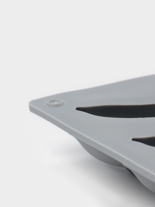 Форма для выпечки и муссовых десертов KONFINETTA «Банан», силикон,12 ячеек 8.5×2 см, 30×17.5×2.5 см, серая Форма для выпечки и муссовых десертов KONFINETTA «Банан», силикон,12 ячеек 8.5×2 см, 30×17.5×2.5 см, серая