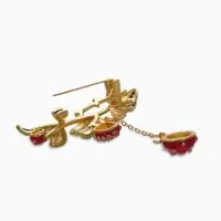 Брошь "Малина" с божьей коровкой, зелёно-красная в золоте