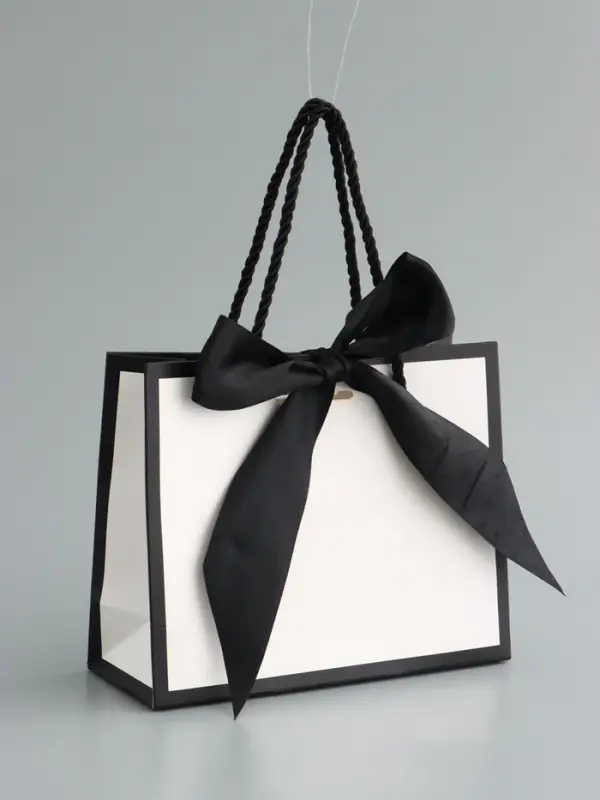 Пакет подарочный, белый, с бантом, 19 х 15 х 7 см