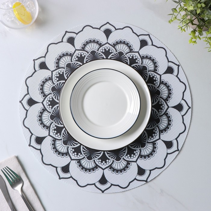 Салфетки сервировочные на стол Доляна &laquo;Мандалы&raquo;, 4 шт, d=38 см, цвет белый