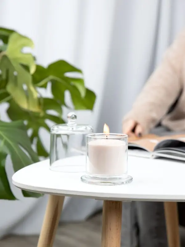 Ароматическая свеча Elven, гиацинт и древесина груши