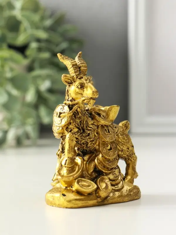 Нэцкэ полистоун "Козёл с китайскими монетами и золотыми слитками" бронза 4,2х7х9,4 см