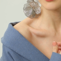 Серьги металл &laquo;Цветок&raquo; веточка, цвет серебро