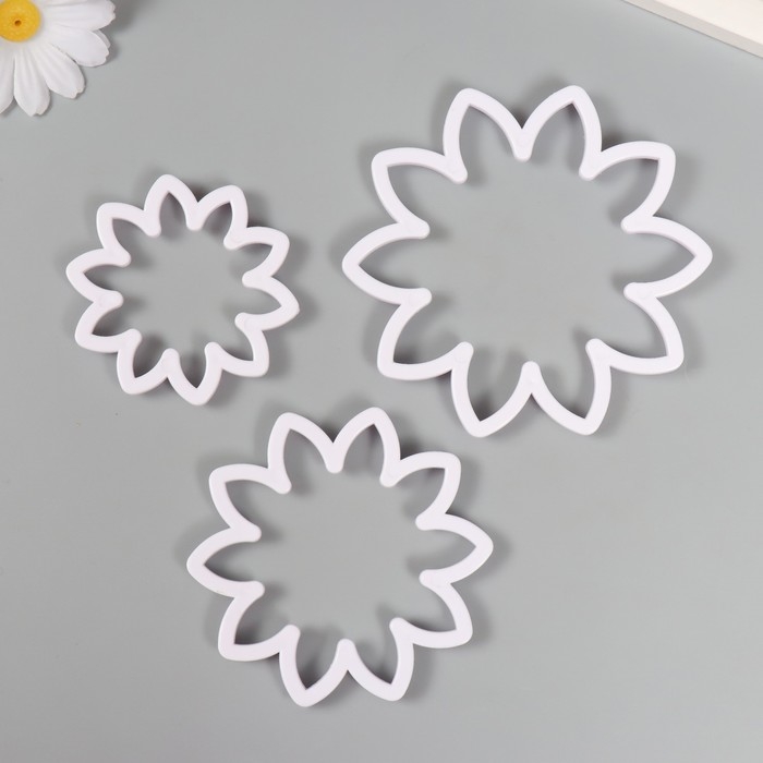 Каттеры для полимерной глины "Цветы" набор 3 шт d=6,9, 8,8 и 10,8 см