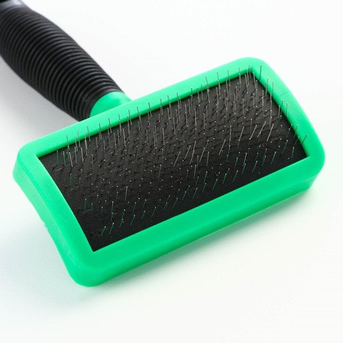 Пуходерка без капель, прорезиненная ручка, 10 х 16 см, зелёно-чёрная Пуходерка без капель, прорезиненная ручка, 10 х 16 см, зелёно-чёрная