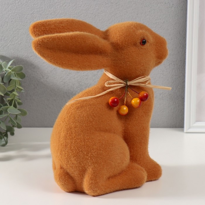 Сувенир пенопласт "Кролик бежевый с ягодками" 22х13х24,5 см