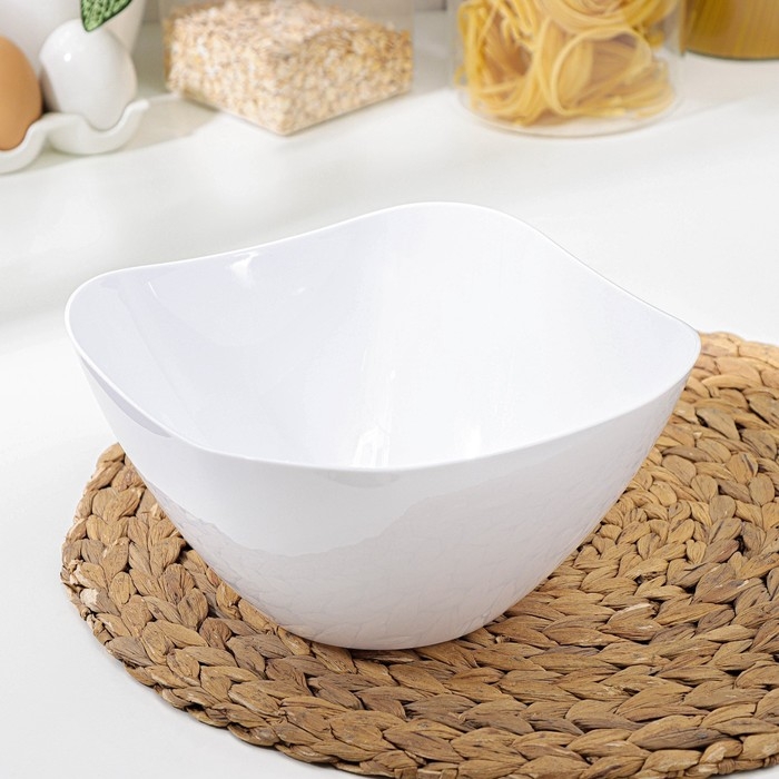 Салатник пластиковый «Рондо», 2 л, цвет белый Салатник пластиковый «Рондо», 2 л, цвет белый