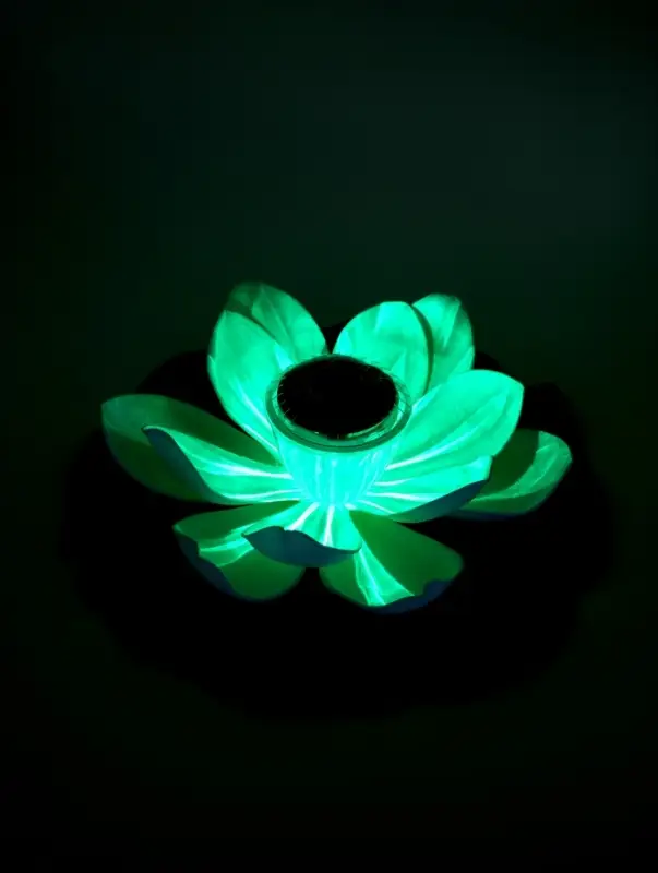 Садовый светильник для водоемов 28 х 28 х 9  см на солнечной бат-е "Лотос" бел N011