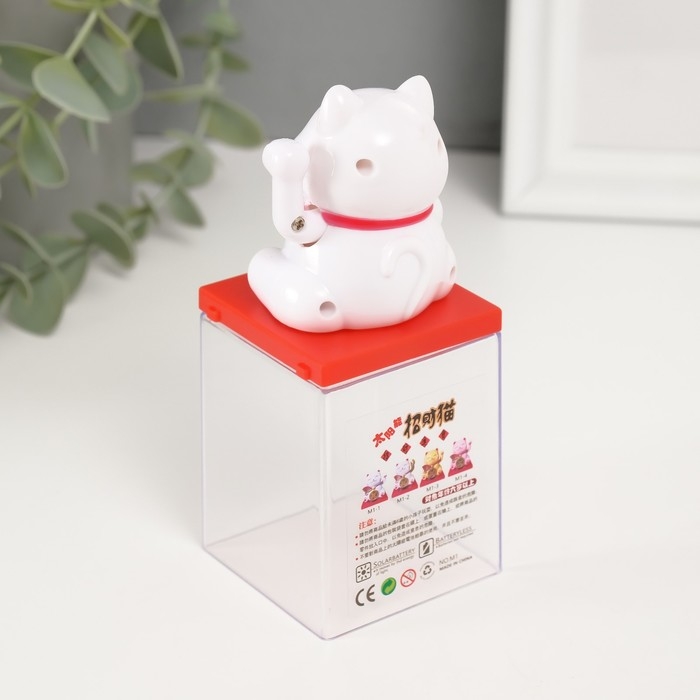 Маятник пластик "Белый Манэки-нэко с веером и монеткой" 5х5х5 см