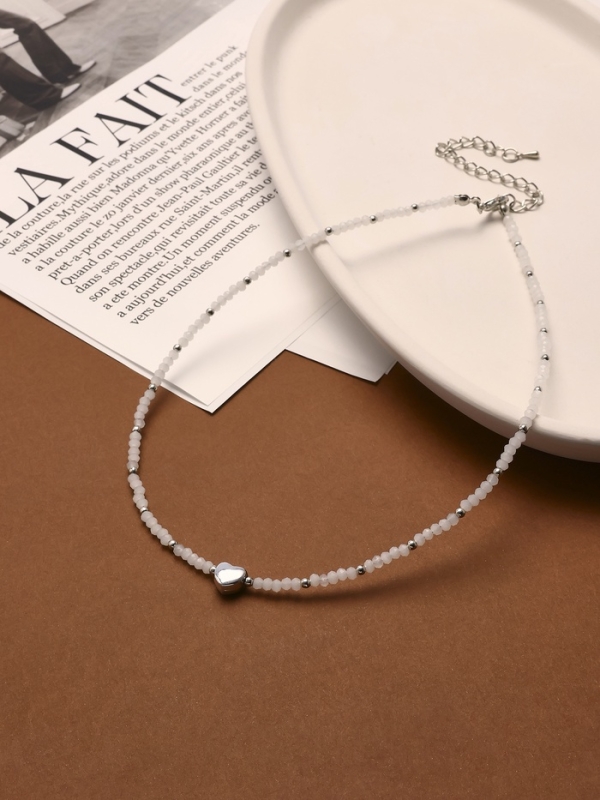 Чокер &laquo;Сердце&raquo; бусина №4, цвет белый в серебре, 35 см