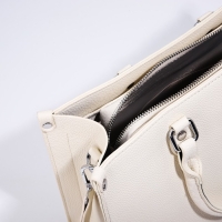 Сумка женская тоут на молнии, цвет белый