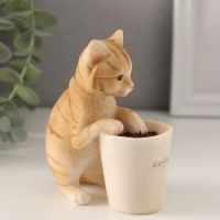 Сувенир полистоун "Рыжий котёнок с чашкой кофе" 8,5х5,5х10 см