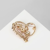 Брошь &laquo;Сердце&raquo; с цветами, цвет красный в золоте