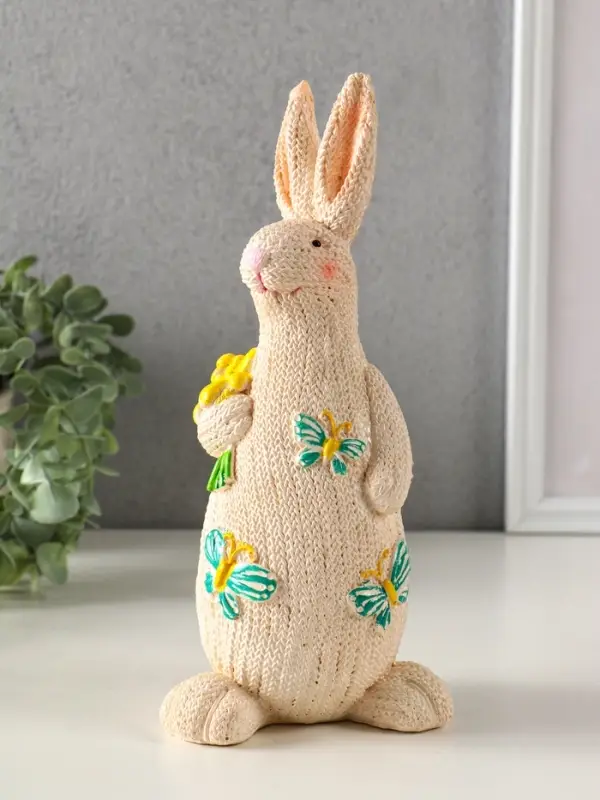 Сувенир полистоун "Зайка вязанный с букетом цветов" 8х10,5х23 см