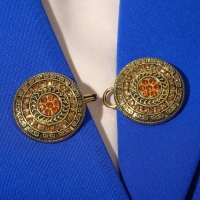 Зажим для кардигана &laquo;Круг&raquo; в орнаментах, цвет золото в чернёном золоте