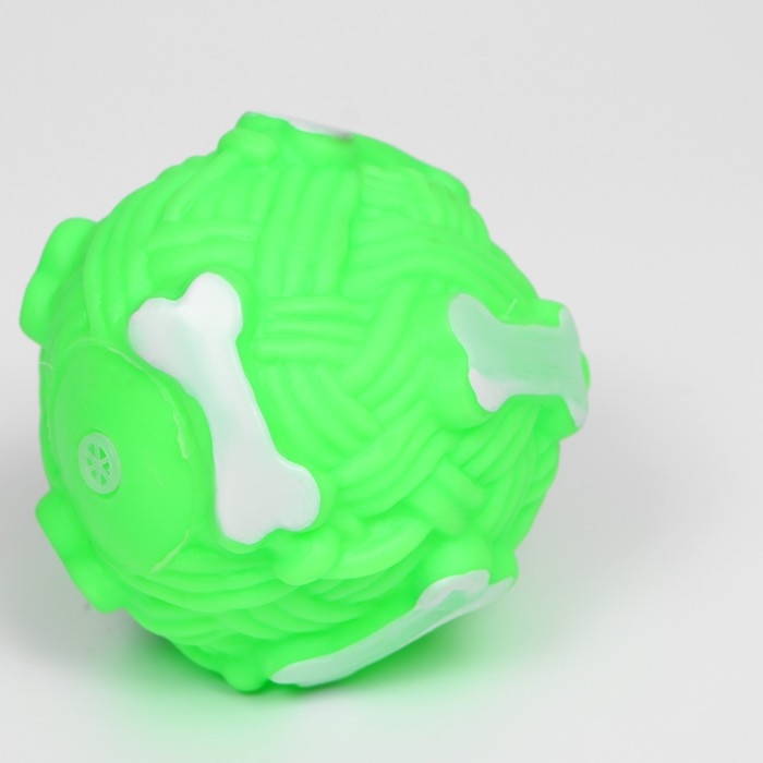 Игрушка пищащая Игрушка пищащая "Клубок с косточками" для собак, 8 см, зелёная