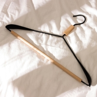 Плечики - вешалка для одежды LaDо́m Laconique, 42&times;24&times;3,2 см, широкие плечики, цвет чёрный