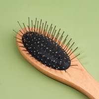 Расчёска массажная, 4,5 &times; 16 см, цвет &laquo;светлое дерево&raquo;