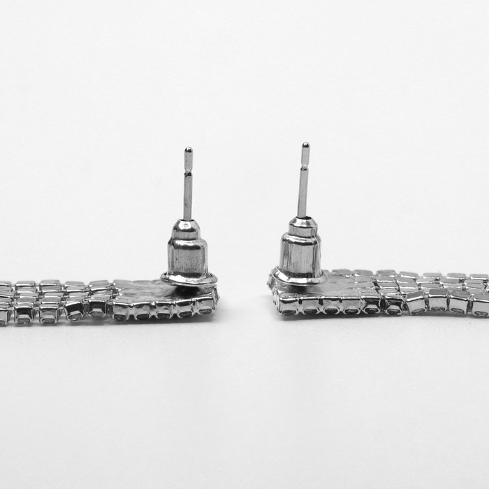 Серьги висячие со стразами &laquo;Водопад&raquo; на прямоугольнике, цвет белый в серебре, 9 см