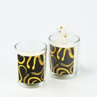 Новогодняя свеча с наклейкой &laquo;Новый год: Змейки&raquo;, аромат мандарин,5х6х5 см