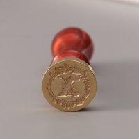 Печать для сургуча с пластиковой ручкой "Венок с буквой X" 2,5х2,5х6,3 см Печать для сургуча с пластиковой ручкой "Венок с буквой X" 2,5х2,5х6,3 см