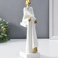 Сувенир полистоун "Стильная девушка на стуле" белый с золотом 7,5х10,5х29,5 см