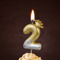 Свеча в торт &laquo;С короной&raquo;, цифра 2, золото - серебро