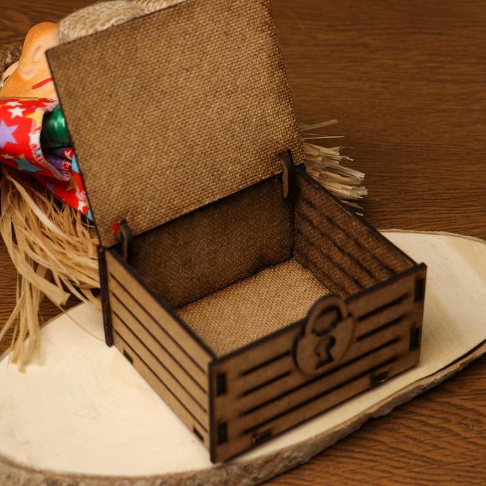 Оберег-домовой Оберег-домовой "Баба яга на сундуке", 30х29х23 см, микс