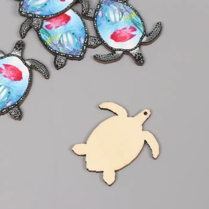 Декор для творчества дерево "Черепаха с рыбками на панцире" 4,4х4х0,3 см