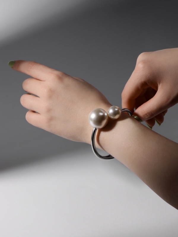 Браслет металл &laquo;Жемчужный&raquo; две бусины, цвет серебро