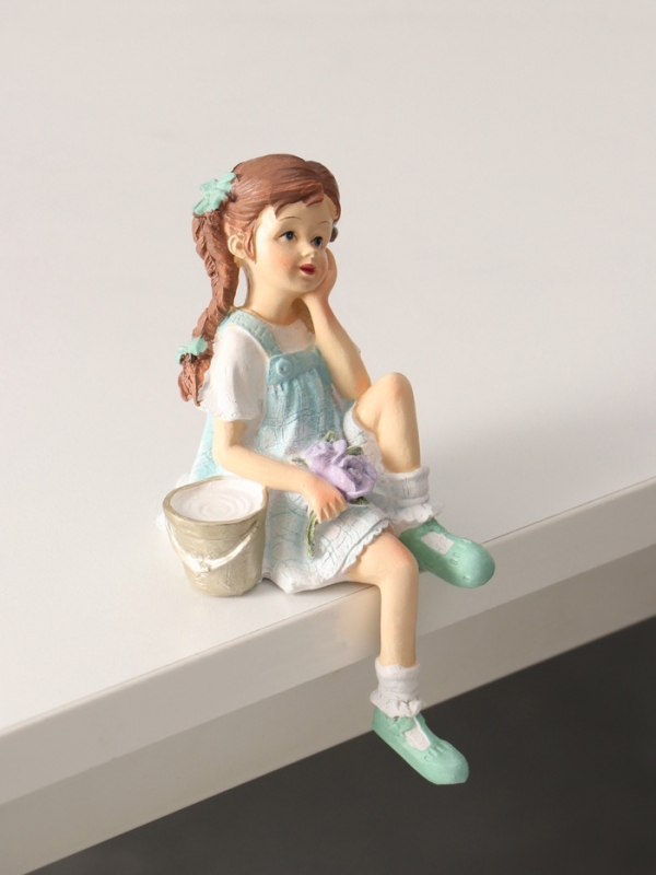 Сувенир полистоун "Малышка в сарафане, с розой и ведерком" 9х7,5х14,5 см