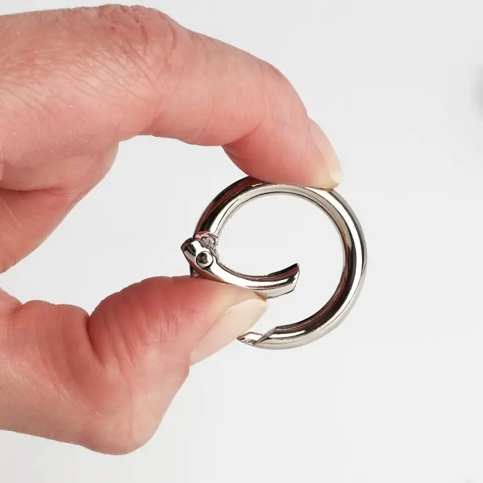 Кольцо-карабин, d=20/28 мм, толщина - 4 мм, цвет серебряный