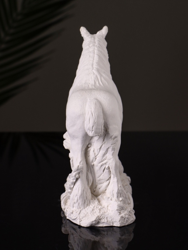 Статуэтка "Конь в  траве стоит " 12х14х6 см, натуральный