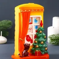 Свеча фигурная "Дед Мороз стучится в дом" 6,5х9х14,5 см