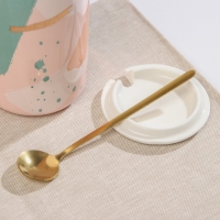 Кружка керамическая с крышкой и ложкой &laquo;Анабель&raquo;, 350 мл, рисунок МИКС