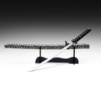 Сувенирное оружие &laquo;Катана на подставке&raquo;, темно серые ножны под леопарда, 89см