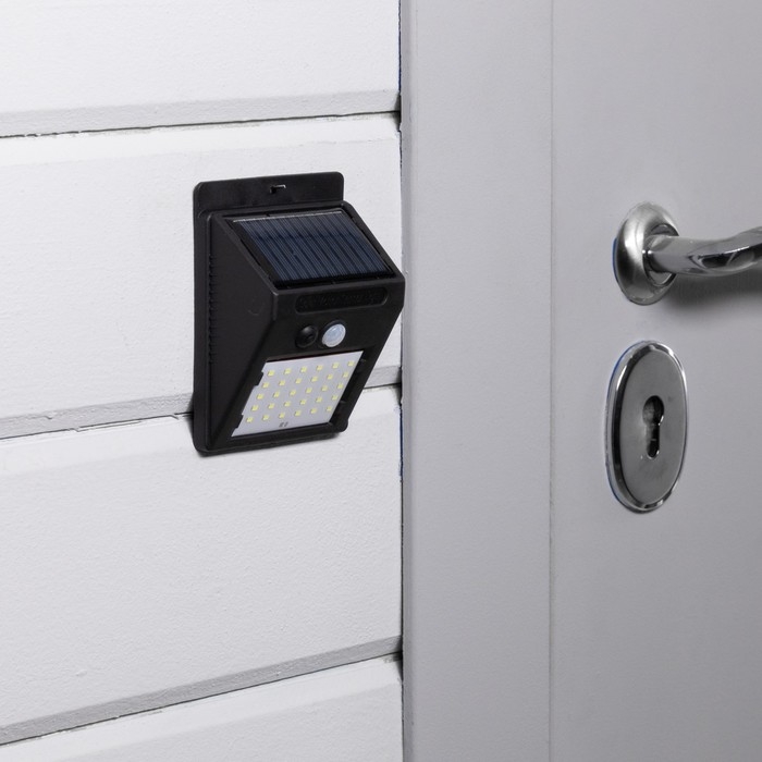 Садовый светильник на солнечной батарее с датчиком движения, накладной, 9.5 &times; 13 &times; 5 см, 30 LED, свечение белое