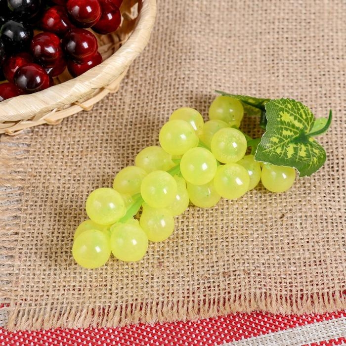 Муляж "Виноград" глянец, 22 ягоды 12 см, микс