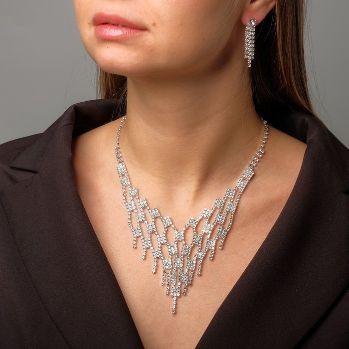 Набор 2 предмета: серьги, колье &laquo;Искры&raquo; кисточки, цвет белый в серебре, 30 см