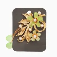 Брошь с жемчугом "Цветы", цвет светло-зеленый в золоте