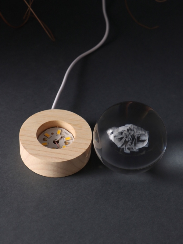 Сувенир стекло подсветка "Шар. Самурай" d=6 см подставка дерево, USB