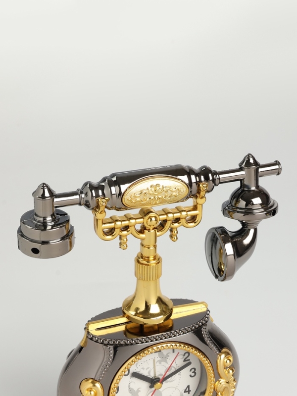 Часы будильник настольные, на батарейках, 25 х 17 х 6.3 см, циферблат d-7 см