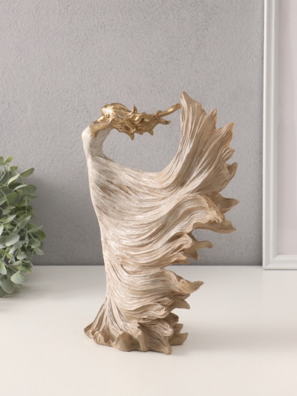 Сувенир полистоун "Свобода. Девушка в летящем платье" бежевый 21х14х30,5 см